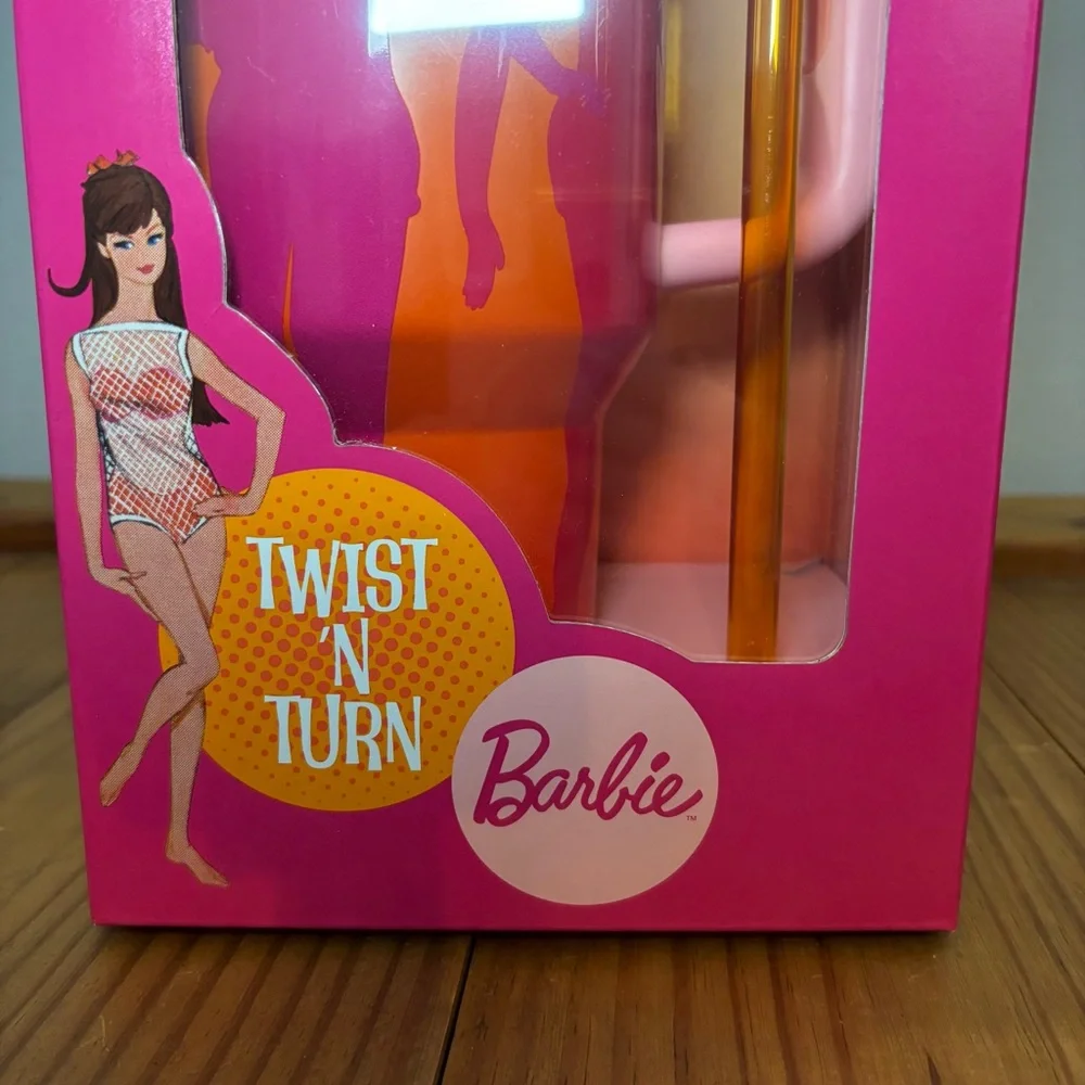 Stanley x Barbie 60s Twist ’N Turn 40oz Quencher H2.0 FlowState Tumbler - Picture 4 of 6